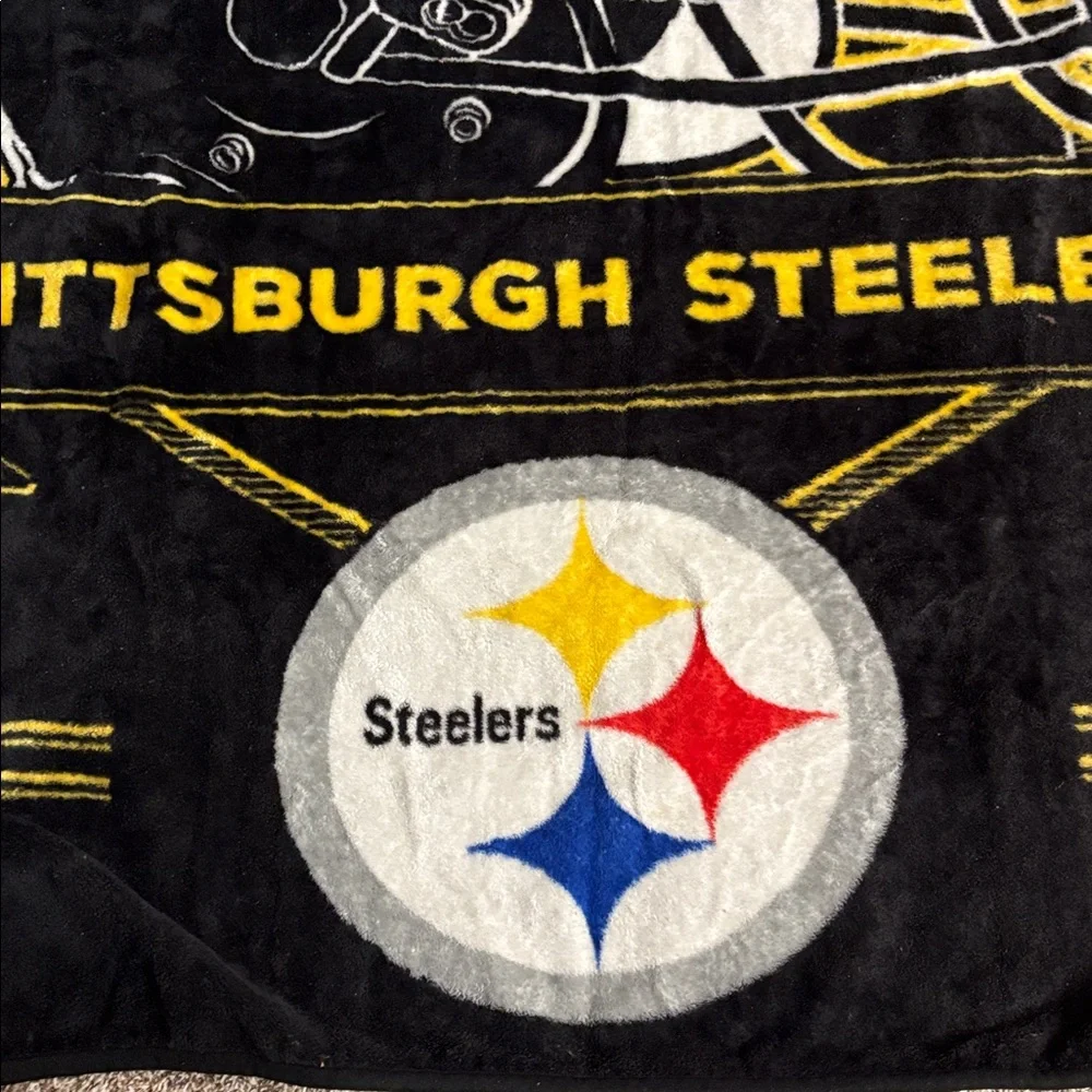 NFL Apparel-Large Pittsburgh Steelers Black Fleece Blanket 6’x4’.5 - Picture 2 of 5